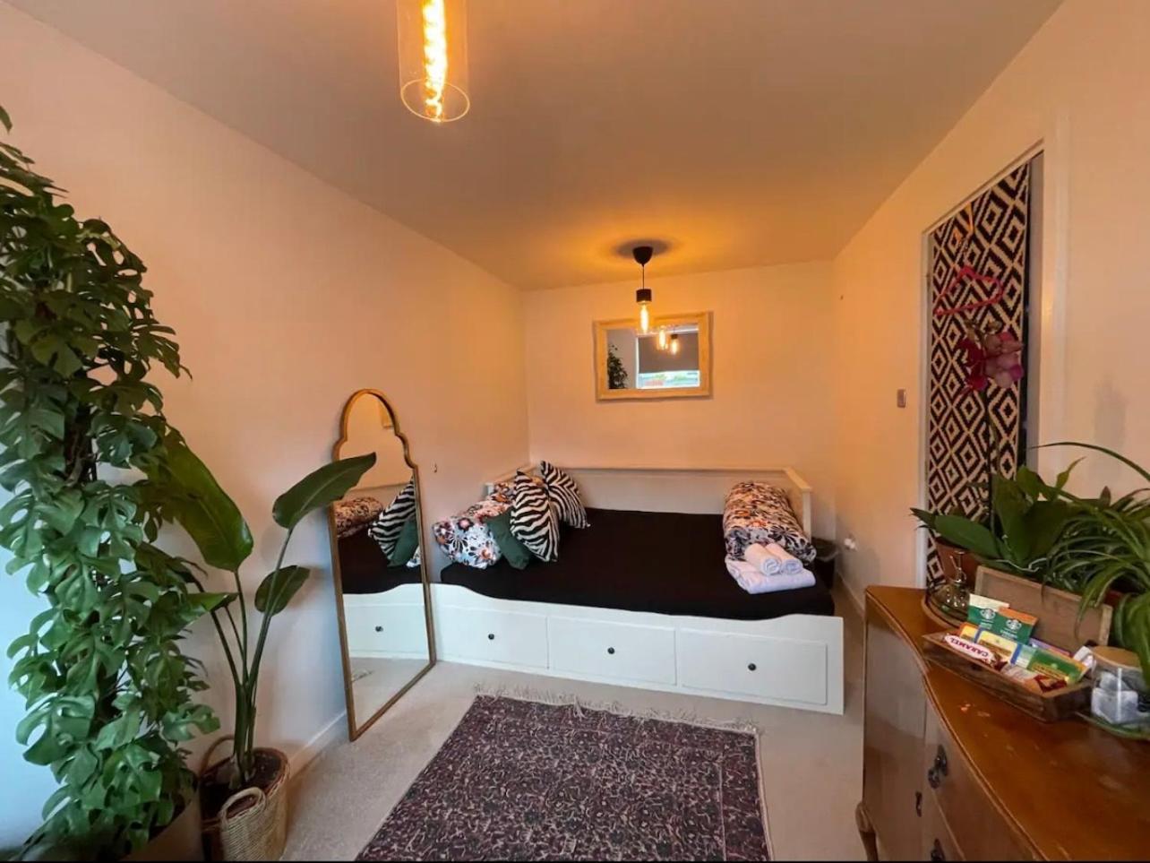 Private Room With Separate Shower And Free Parking Edimburgo Exterior foto